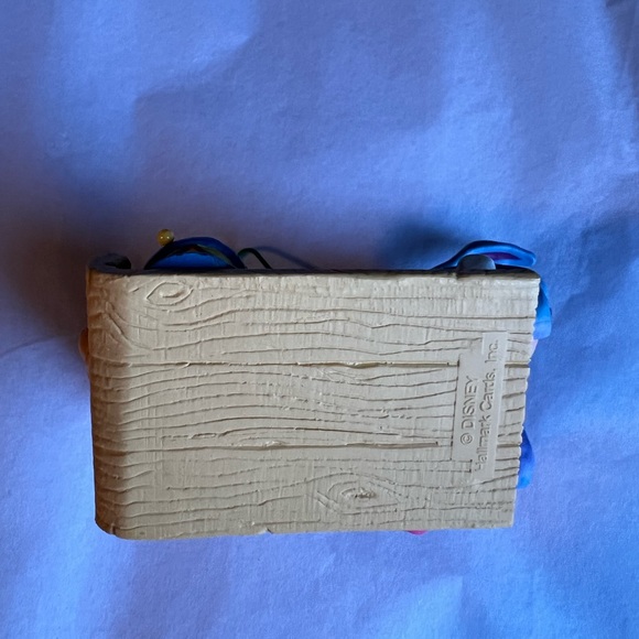 Hallmark Keepsake Ornament Presents from Pooh - Picture 10 of 10